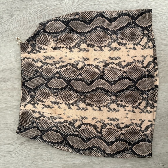 12th Tribe Faux Suede Snakeskin Mini Skirt – XS - Picture 1 of 7